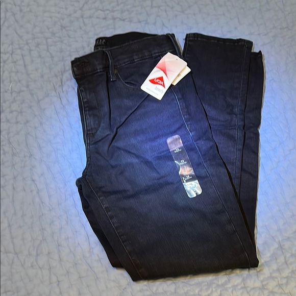 BNWT Gap skinny jeans - color “rinsed” - Picture 2 of 5